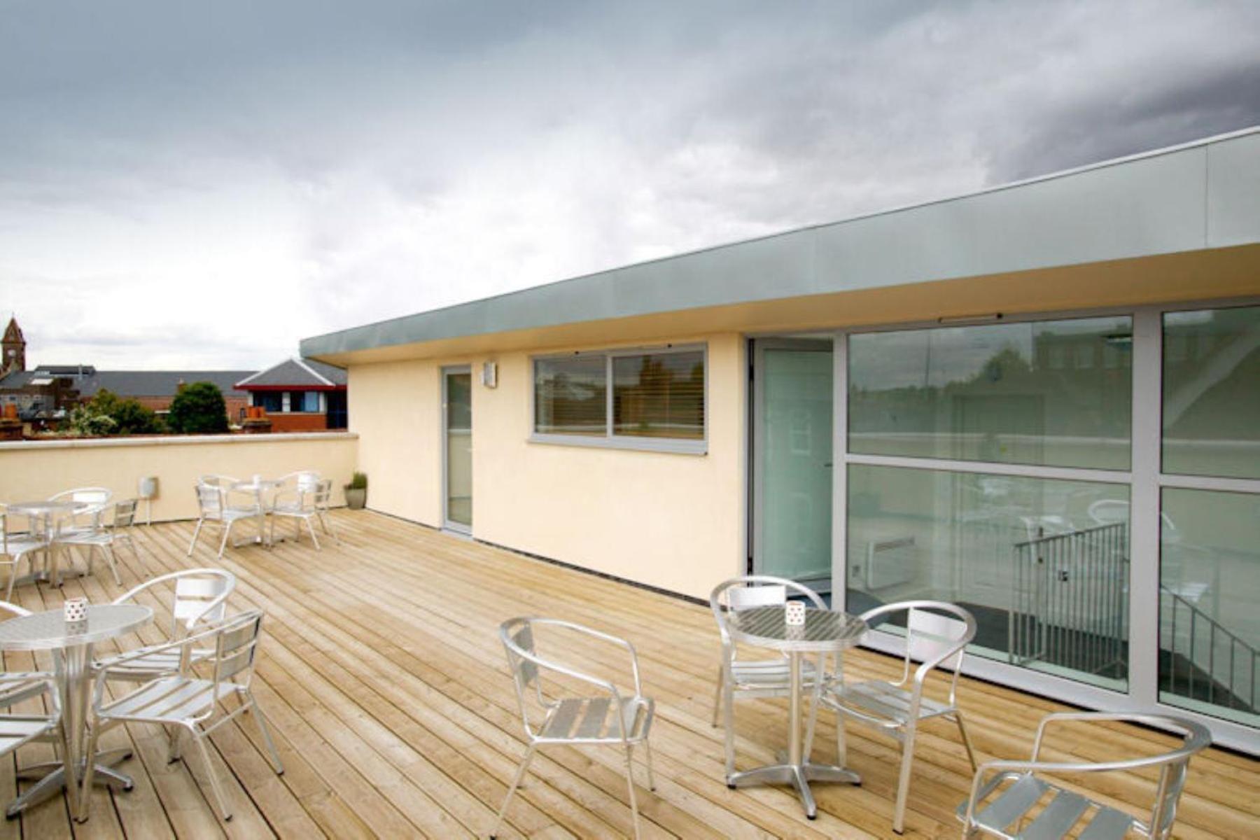 The Old Library - Modern Apartment With Rooftop Terrace Near The Train Station Ньюбери Экстерьер фото